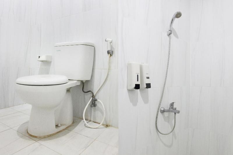 Reddoorz Plus Near Kemang Raya Yakarta Habitación foto