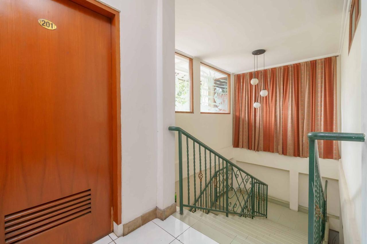 Reddoorz Plus Near Kemang Raya Yakarta Exterior foto