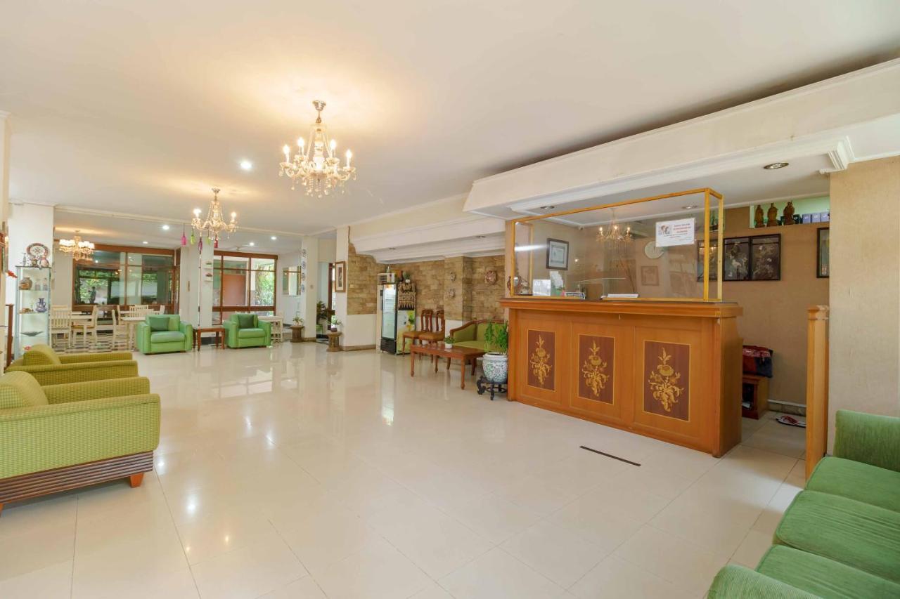 Reddoorz Plus Near Kemang Raya Yakarta Exterior foto