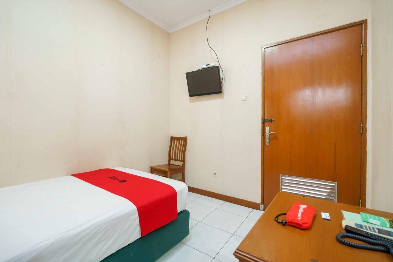 Reddoorz Plus Near Kemang Raya Yakarta Exterior foto