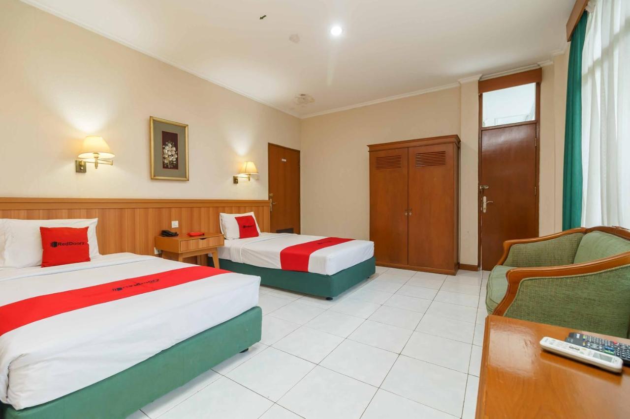 Reddoorz Plus Near Kemang Raya Yakarta Exterior foto