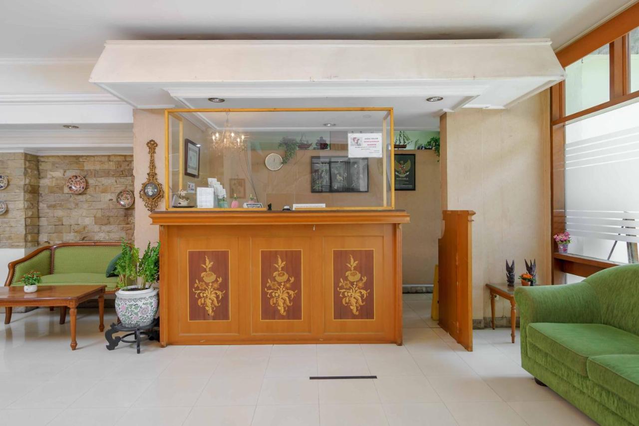 Reddoorz Plus Near Kemang Raya Yakarta Exterior foto