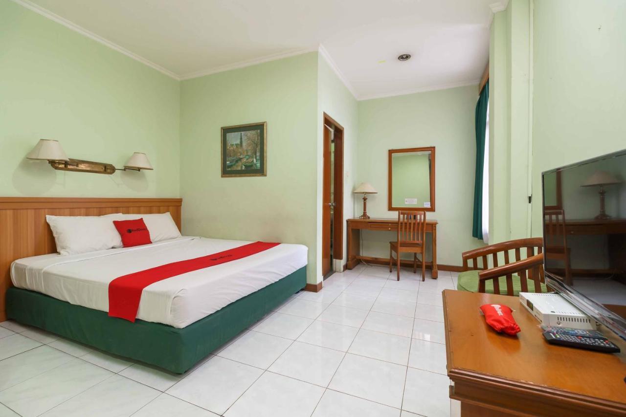 Reddoorz Plus Near Kemang Raya Yakarta Exterior foto