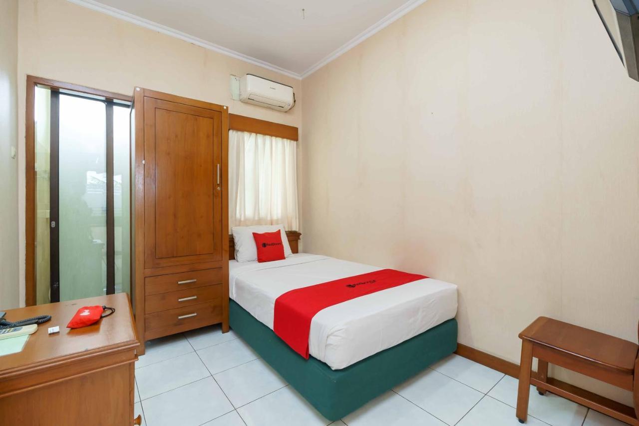 Reddoorz Plus Near Kemang Raya Yakarta Exterior foto