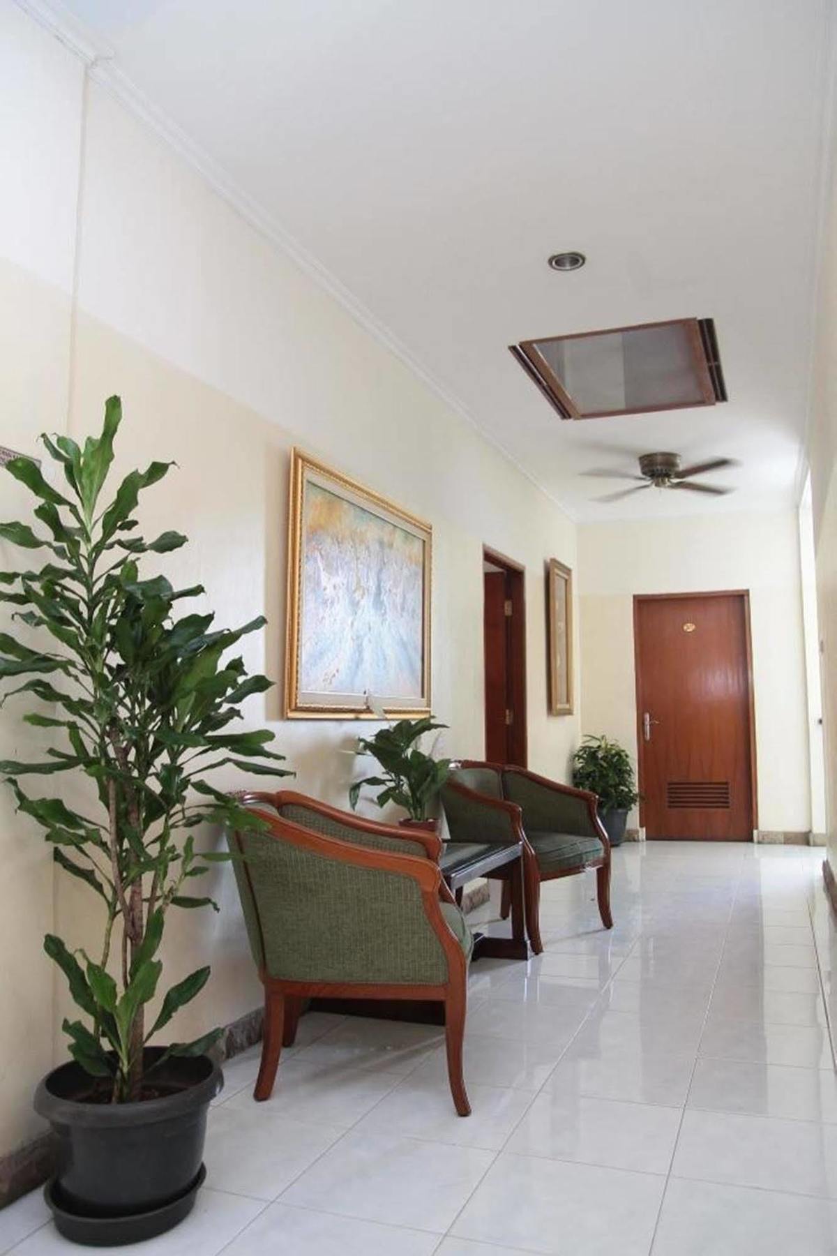 Reddoorz Plus Near Kemang Raya Yakarta Exterior foto