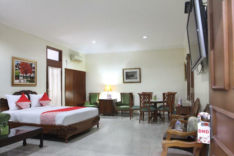 Reddoorz Plus Near Kemang Raya Yakarta Exterior foto